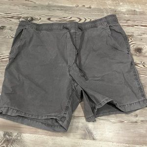 American eagle cargo shorts, grey